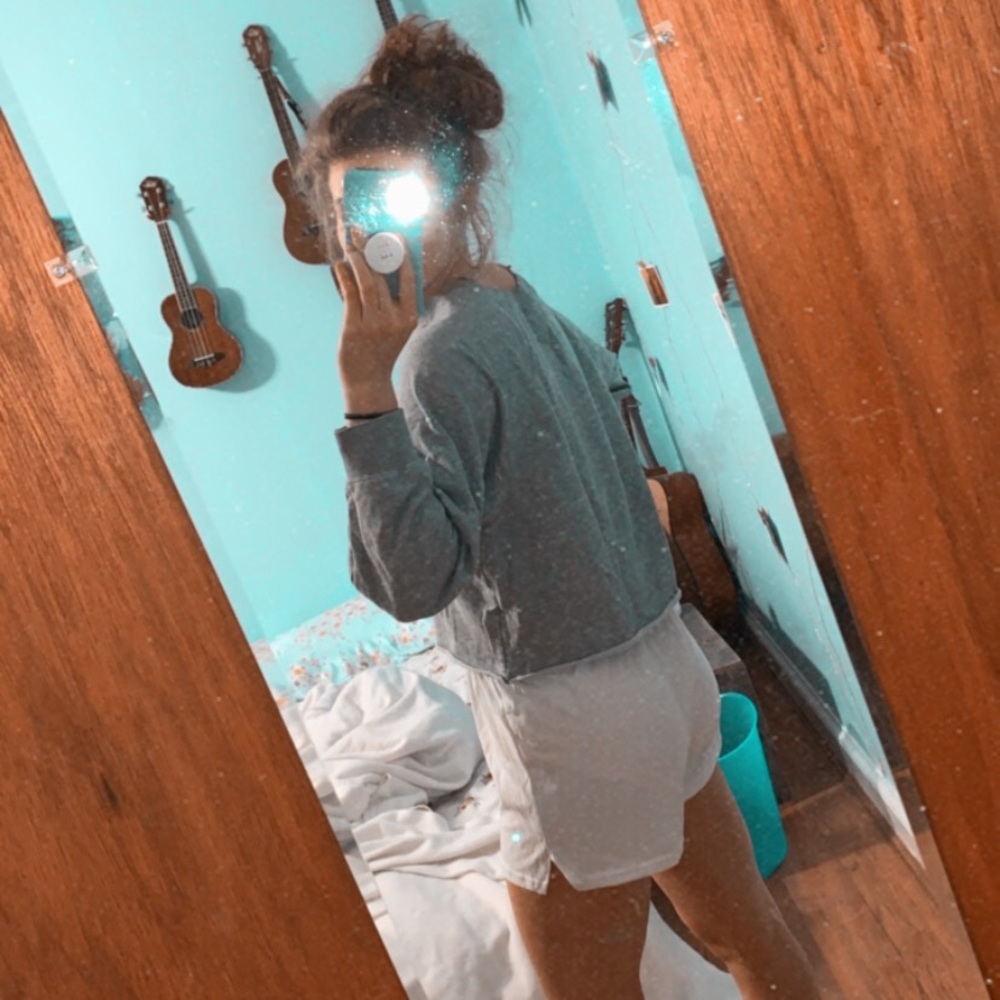 S O L D : Cropped grey sweatshirt! - Picture 3 of 3